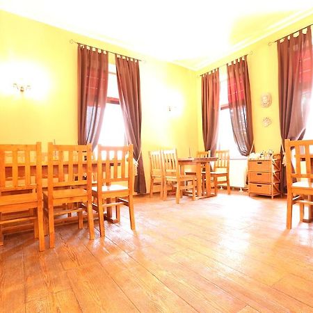 La Storia Guest House Pitesti Bagian luar foto