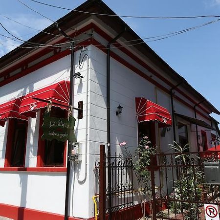 La Storia Guest House Pitesti Bagian luar foto