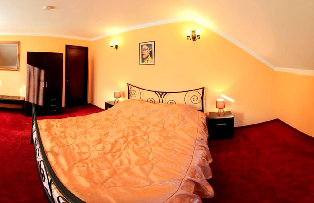 La Storia Guest House Pitesti Bagian luar foto