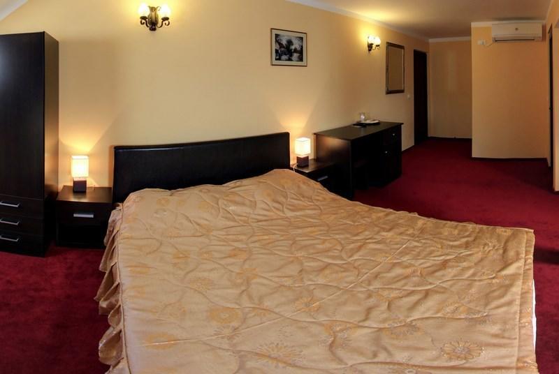 La Storia Guest House Pitesti Bagian luar foto