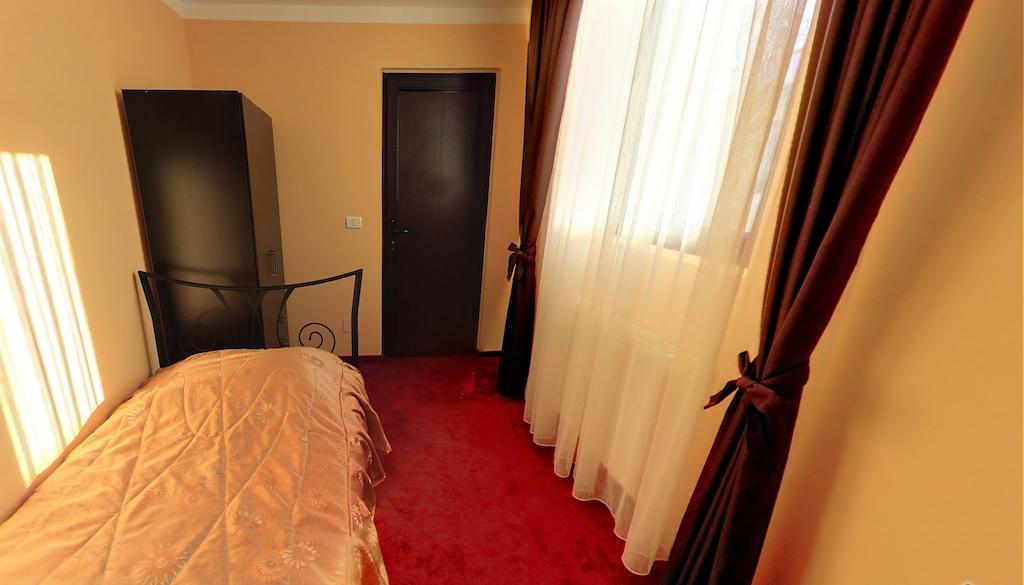 La Storia Guest House Pitesti Ruang foto