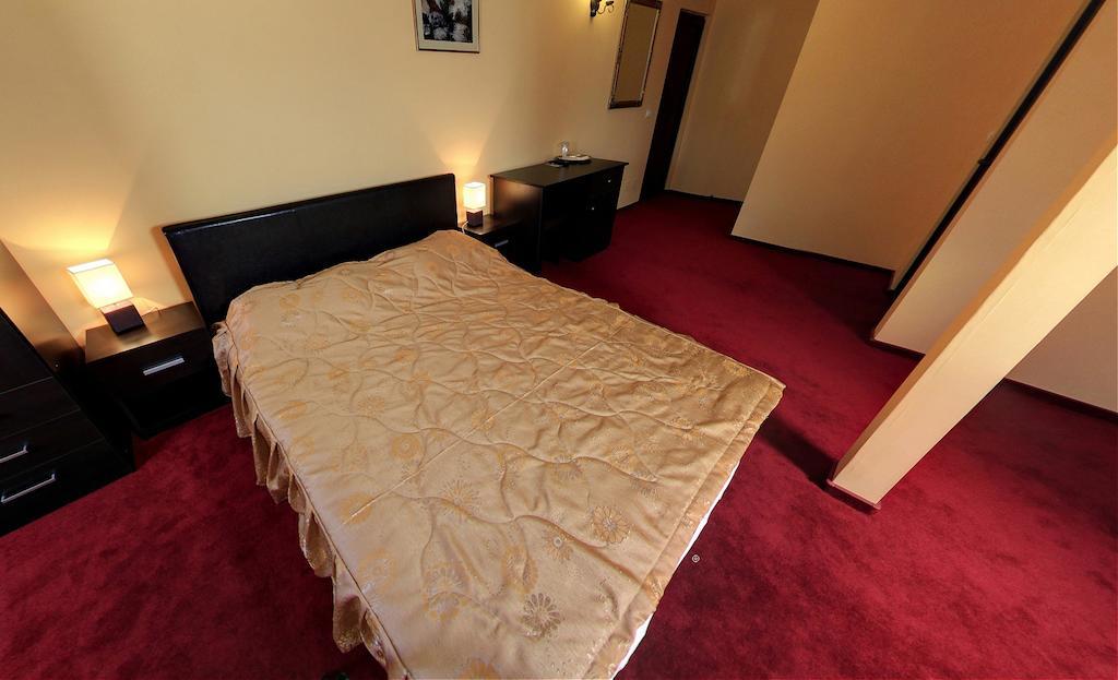 La Storia Guest House Pitesti Ruang foto