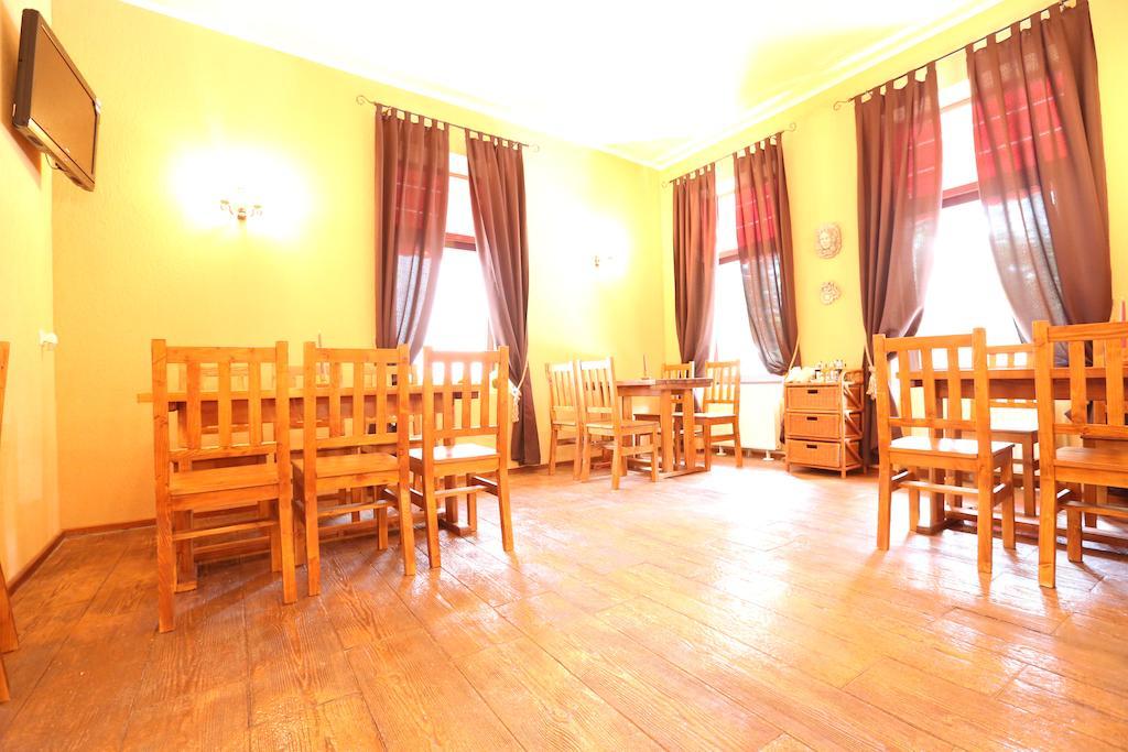La Storia Guest House Pitesti Bagian luar foto