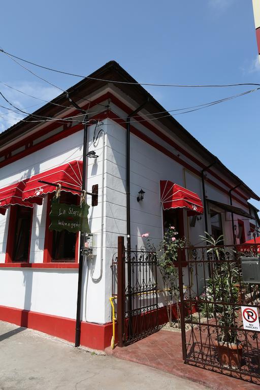 La Storia Guest House Pitesti Bagian luar foto